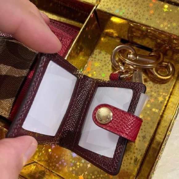 Brand New Authentic Coach Card Wallet with photo album keychain - Picture 4 of 5